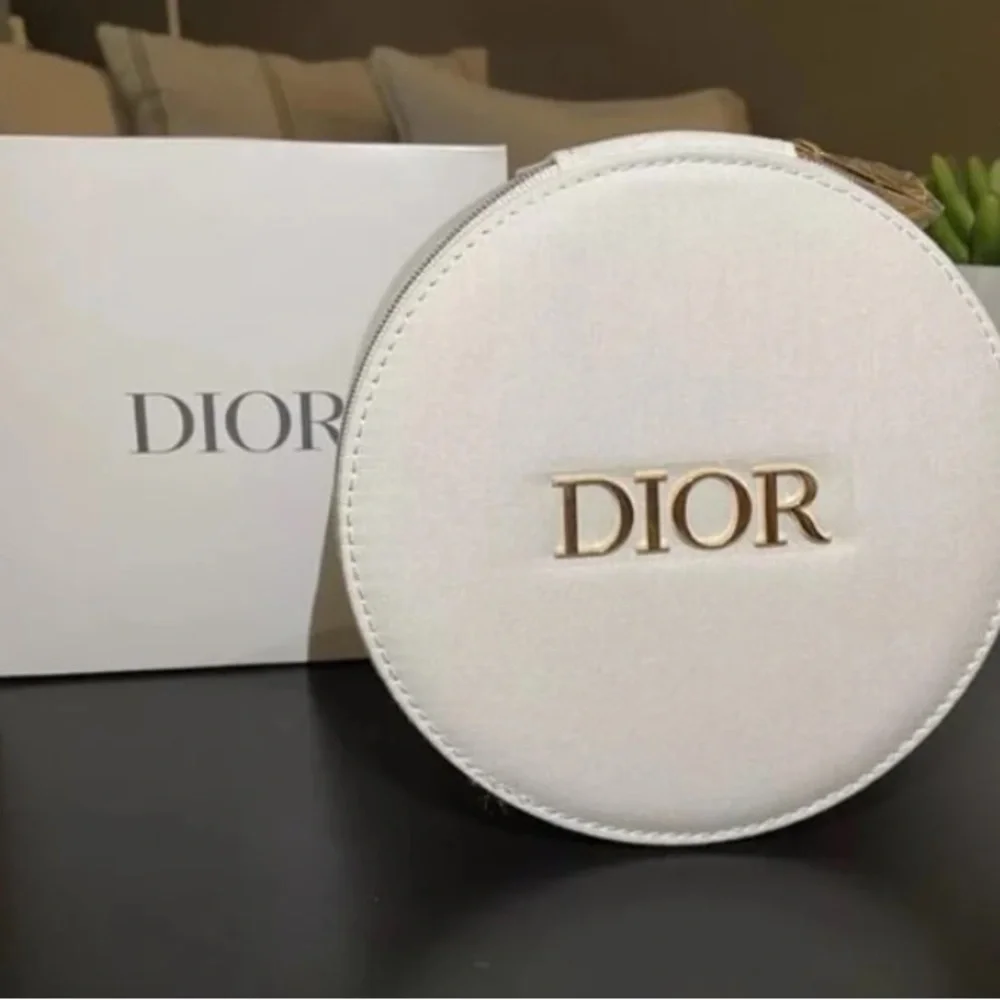 Dior reposhing this